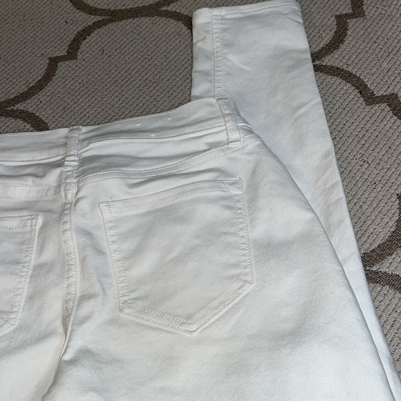 Old navy boyfriend skinny distressed patch knees white jeans, size 0 - Picture 13 of 17